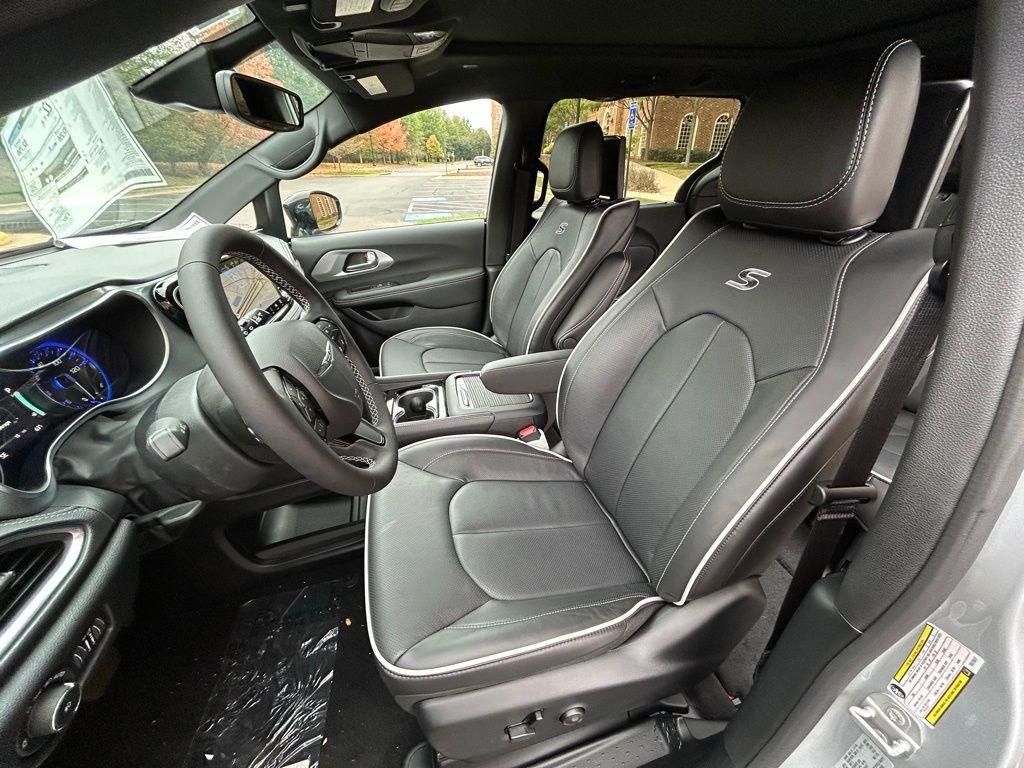 new 2026 Chrysler Pacifica car, priced at $50,680