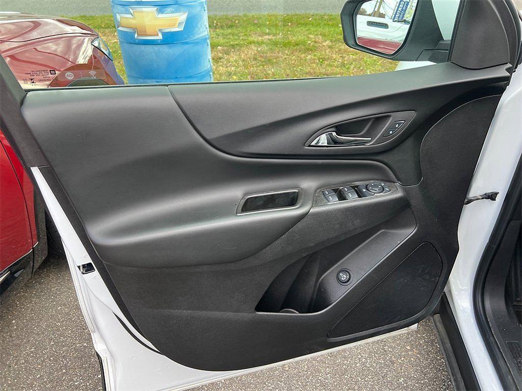 used 2024 Chevrolet Equinox car, priced at $24,400