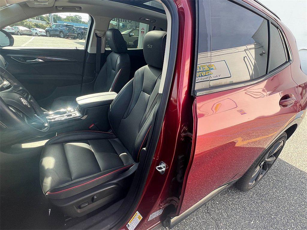 used 2023 Buick Envision car, priced at $29,880