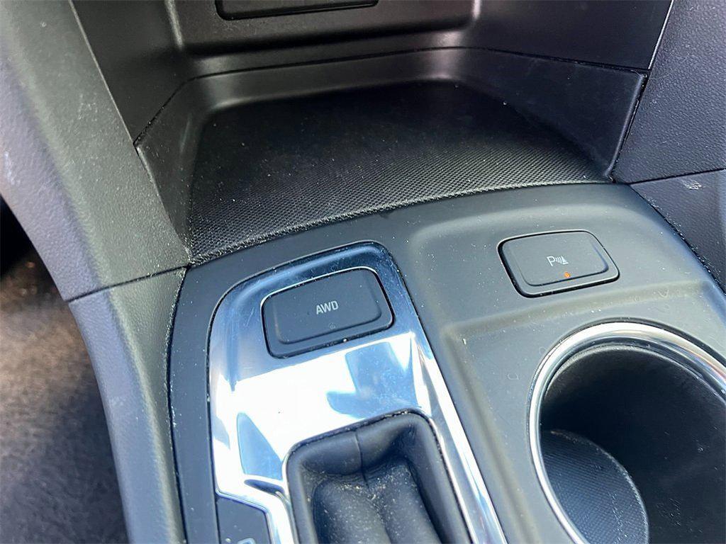 used 2024 Chevrolet Equinox car, priced at $24,400