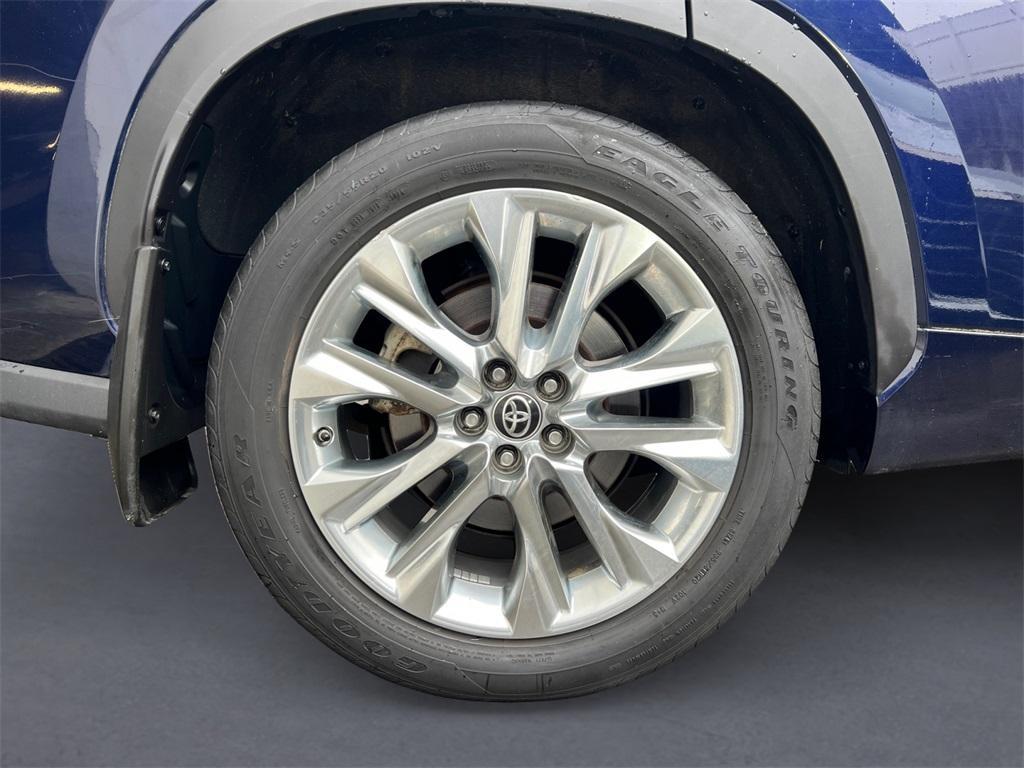 used 2021 Toyota Highlander car, priced at $33,990