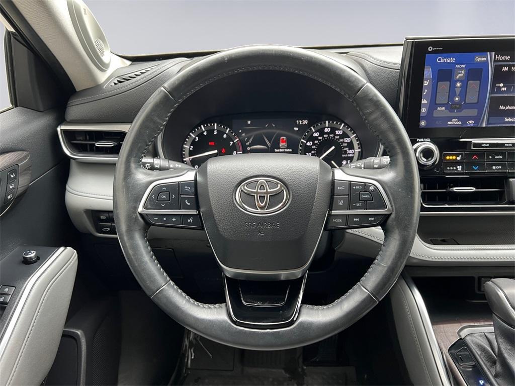 used 2021 Toyota Highlander car, priced at $33,990