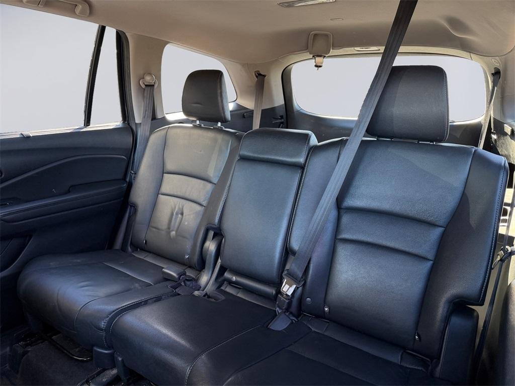 used 2022 Honda Pilot car, priced at $28,995