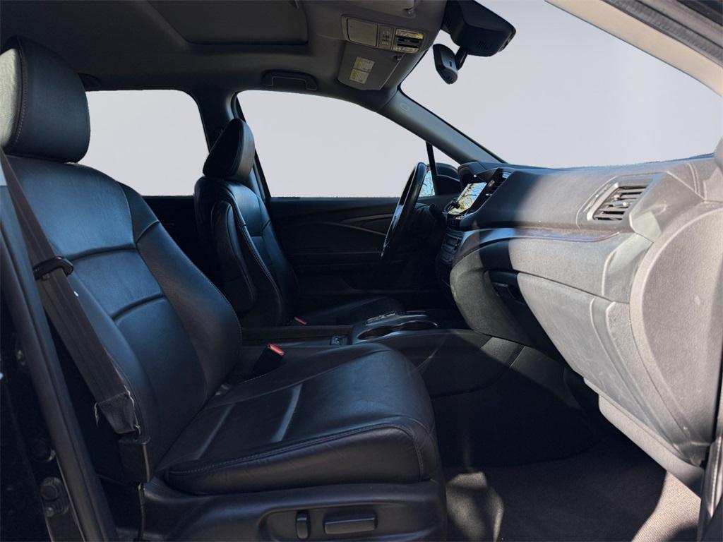 used 2022 Honda Pilot car, priced at $28,995