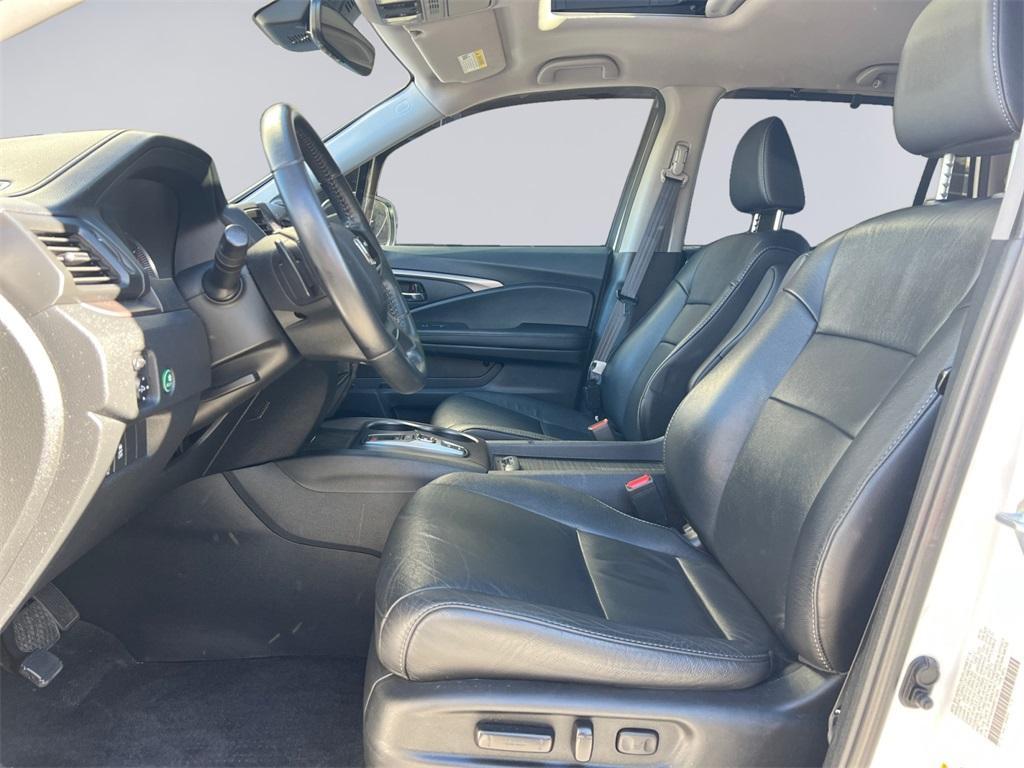 used 2022 Honda Pilot car, priced at $28,675