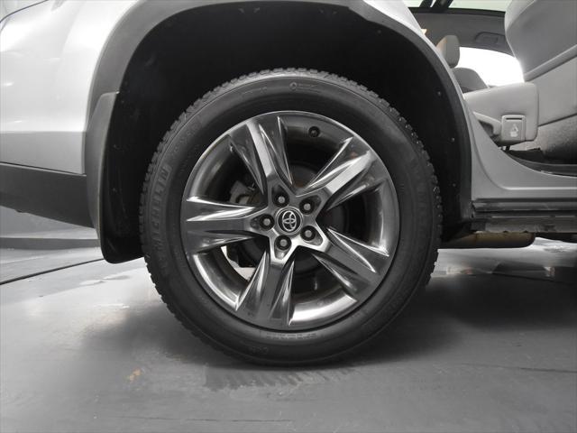 used 2019 Toyota Highlander Hybrid car, priced at $24,699