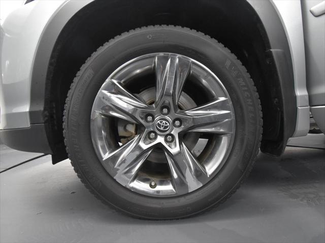 used 2019 Toyota Highlander Hybrid car, priced at $24,699