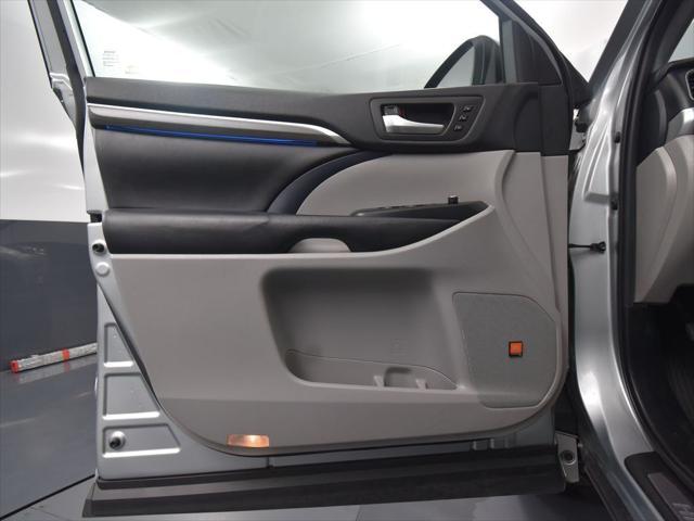 used 2019 Toyota Highlander Hybrid car, priced at $24,699