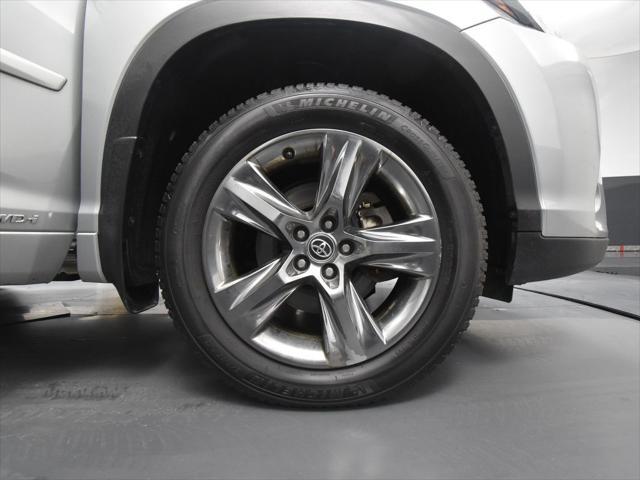 used 2019 Toyota Highlander Hybrid car, priced at $24,699
