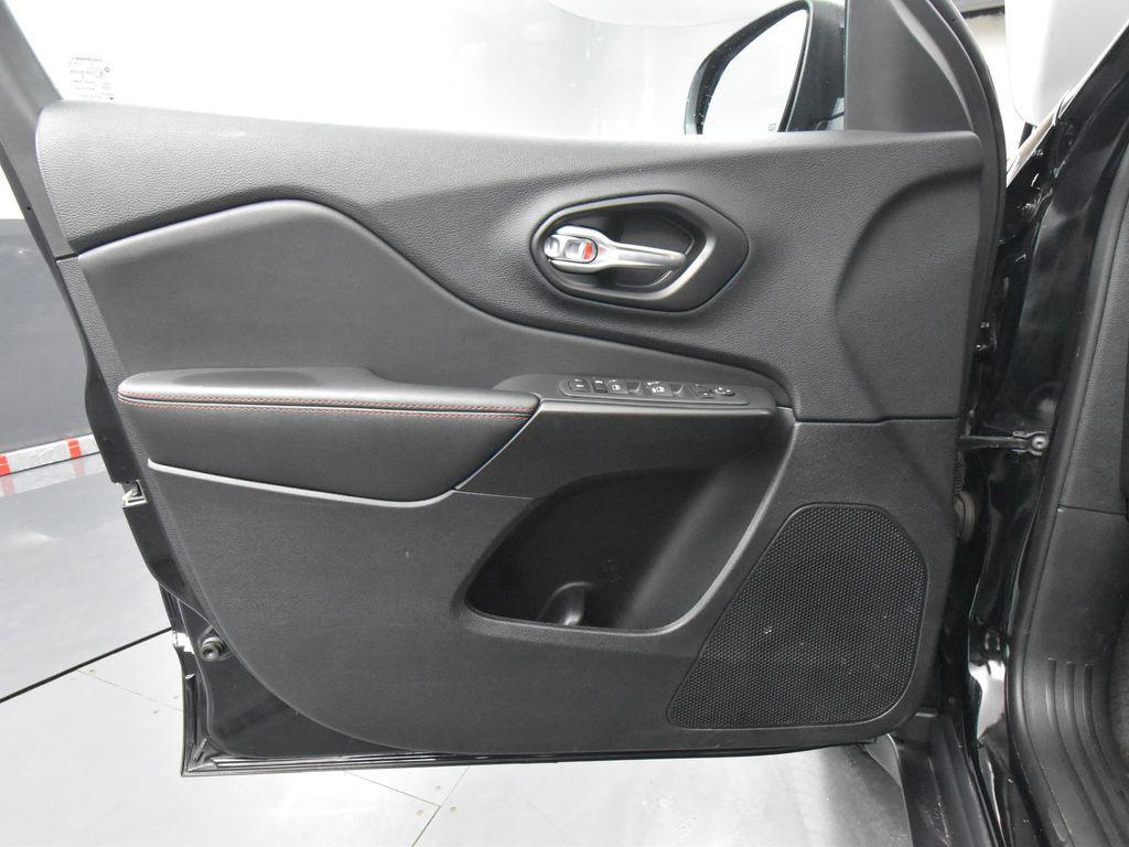 used 2022 Jeep Cherokee car, priced at $28,299