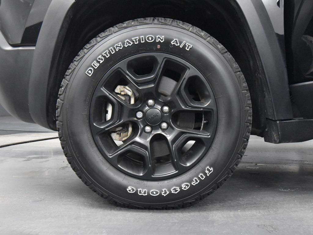 used 2022 Jeep Cherokee car, priced at $28,299