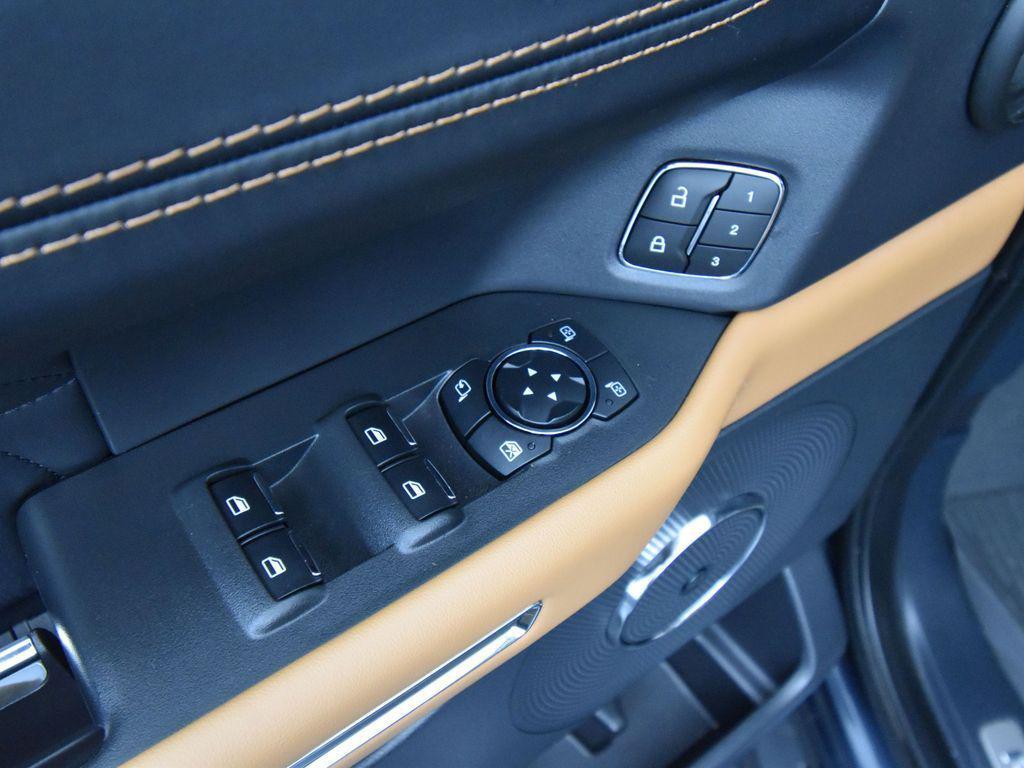 used 2024 Ford Expedition car, priced at $71,993