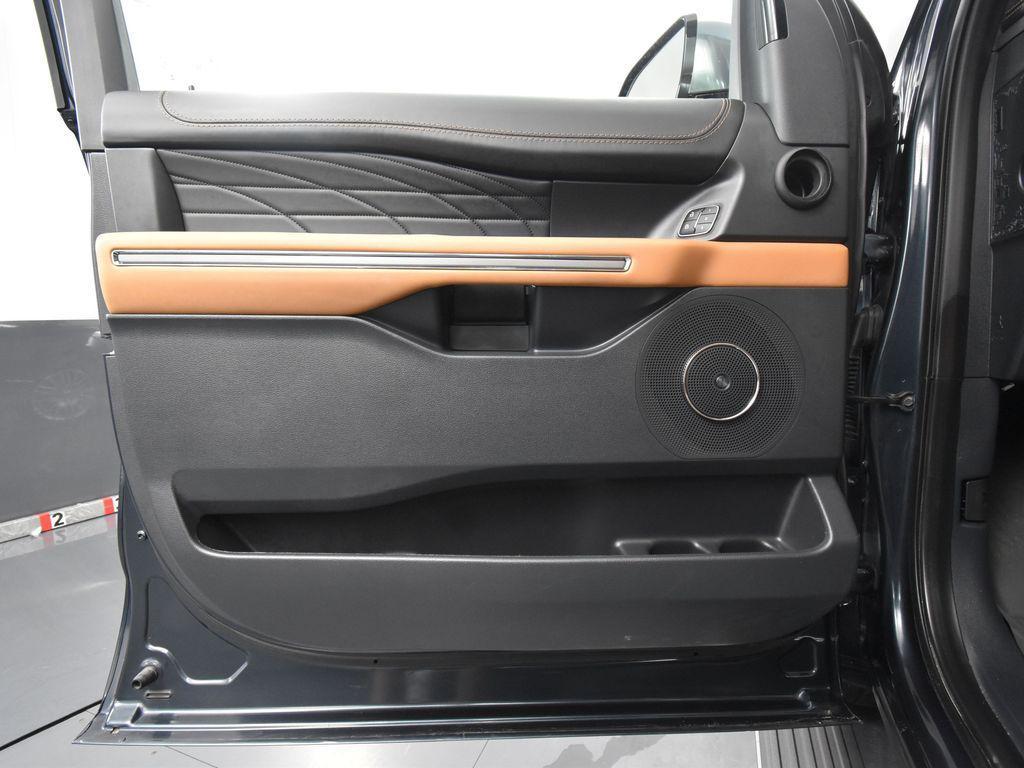 used 2024 Ford Expedition car, priced at $71,993