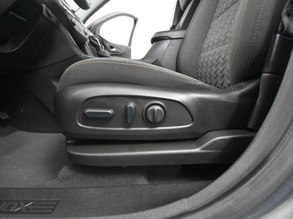 used 2022 Chevrolet Equinox car, priced at $17,393