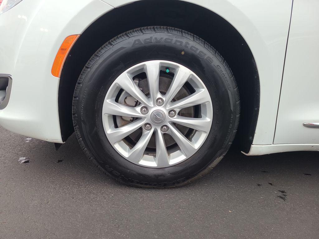 used 2018 Chrysler Pacifica car, priced at $14,693