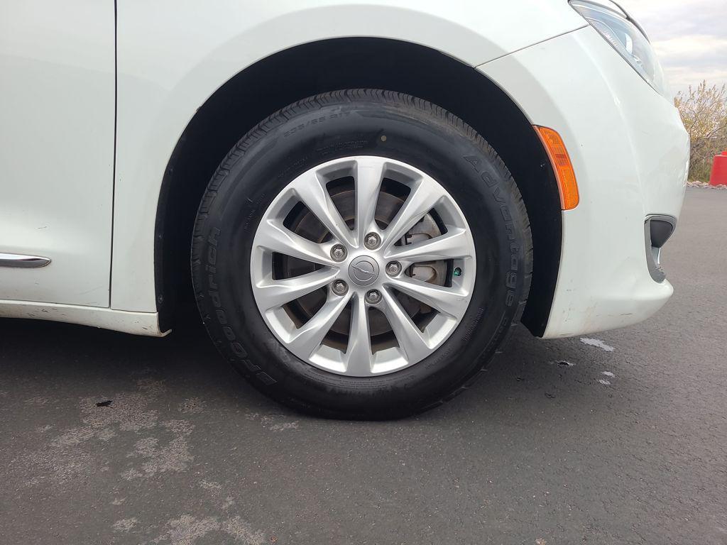 used 2018 Chrysler Pacifica car, priced at $14,693