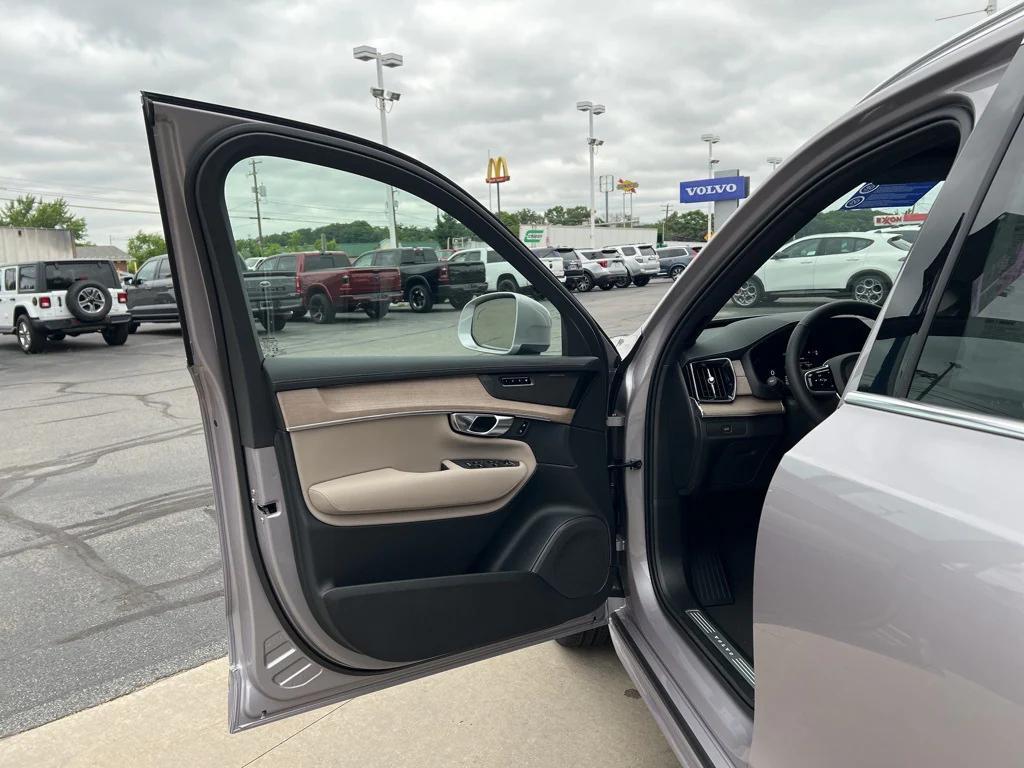 new 2026 Volvo XC90 car, priced at $71,825