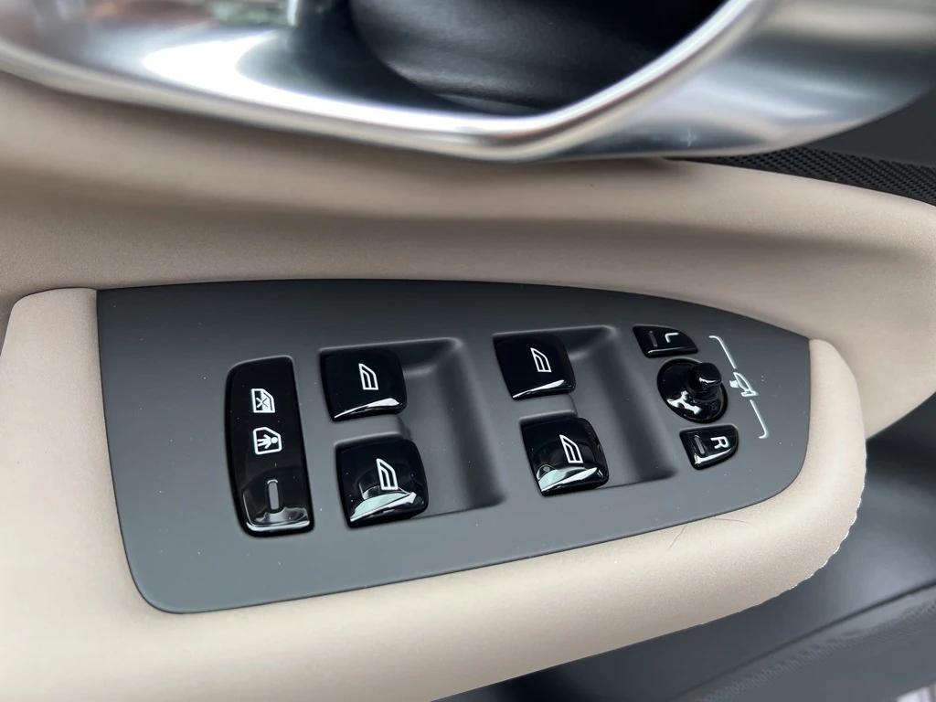 new 2026 Volvo XC90 car, priced at $71,825