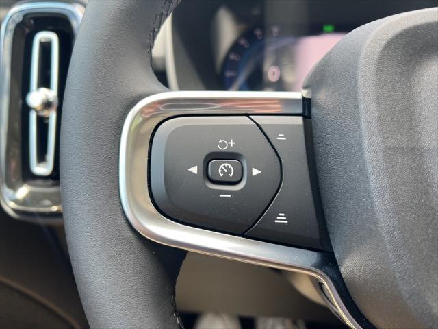 new 2025 Volvo XC40 car, priced at $46,035