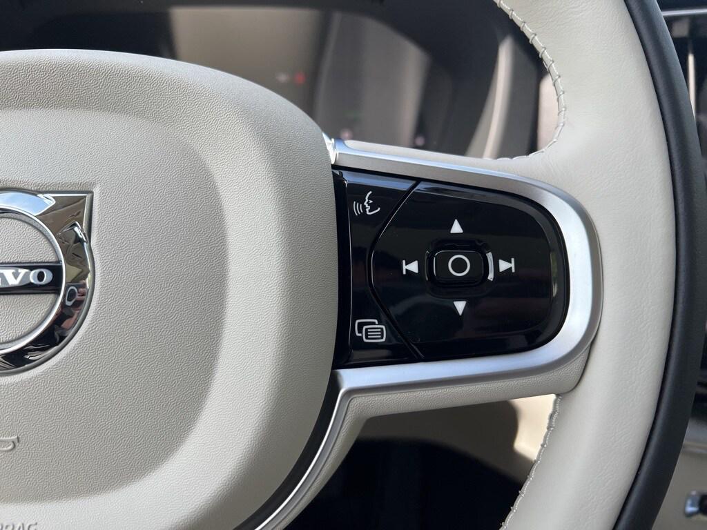 new 2025 Volvo XC60 Plug-In Hybrid car, priced at $62,260