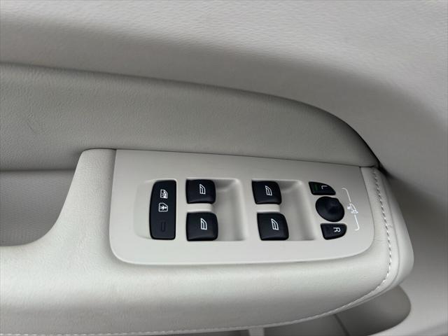 new 2025 Volvo XC60 Plug-In Hybrid car, priced at $66,260