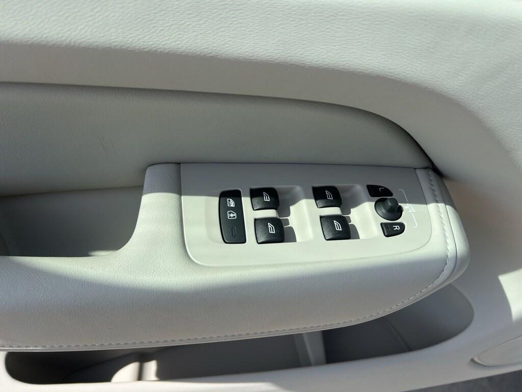 new 2025 Volvo XC60 Plug-In Hybrid car, priced at $62,260