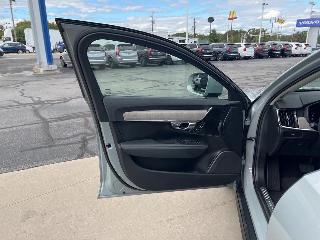 used 2025 Volvo V90 Cross Country car, priced at $55,790
