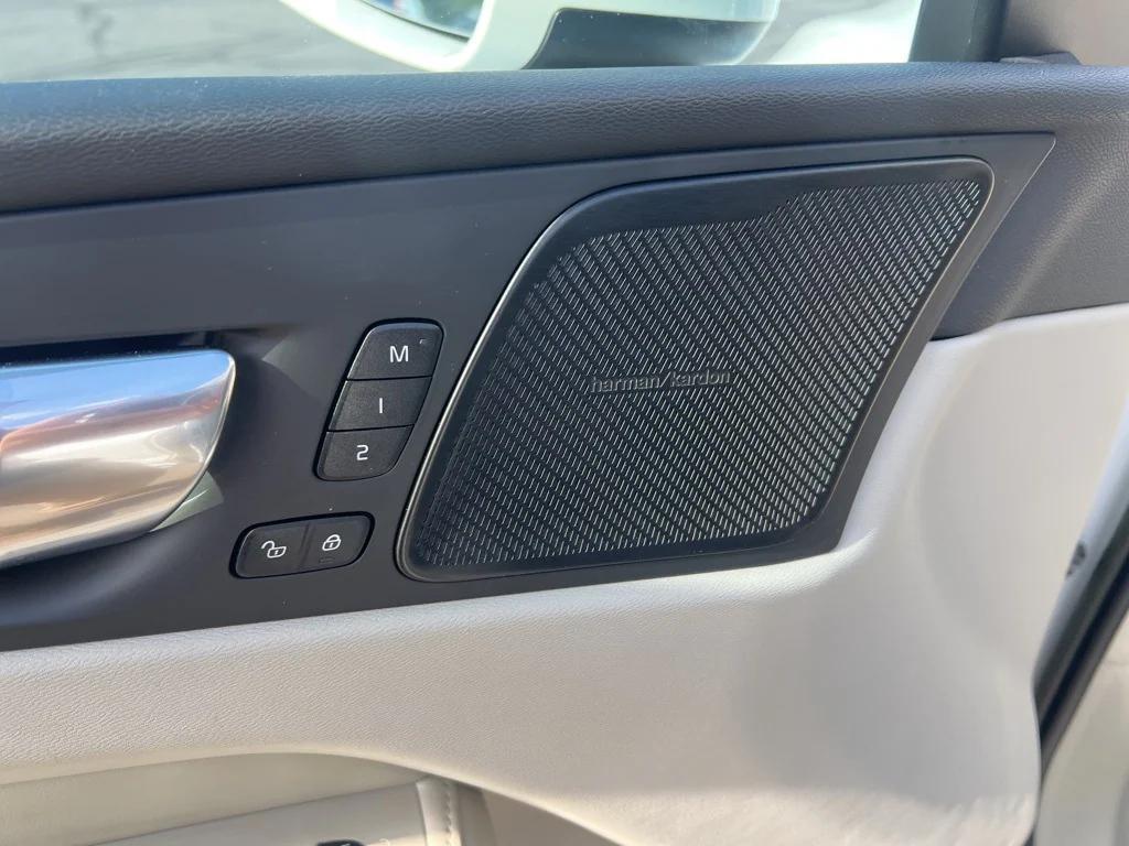 used 2022 Volvo XC60 car, priced at $37,995