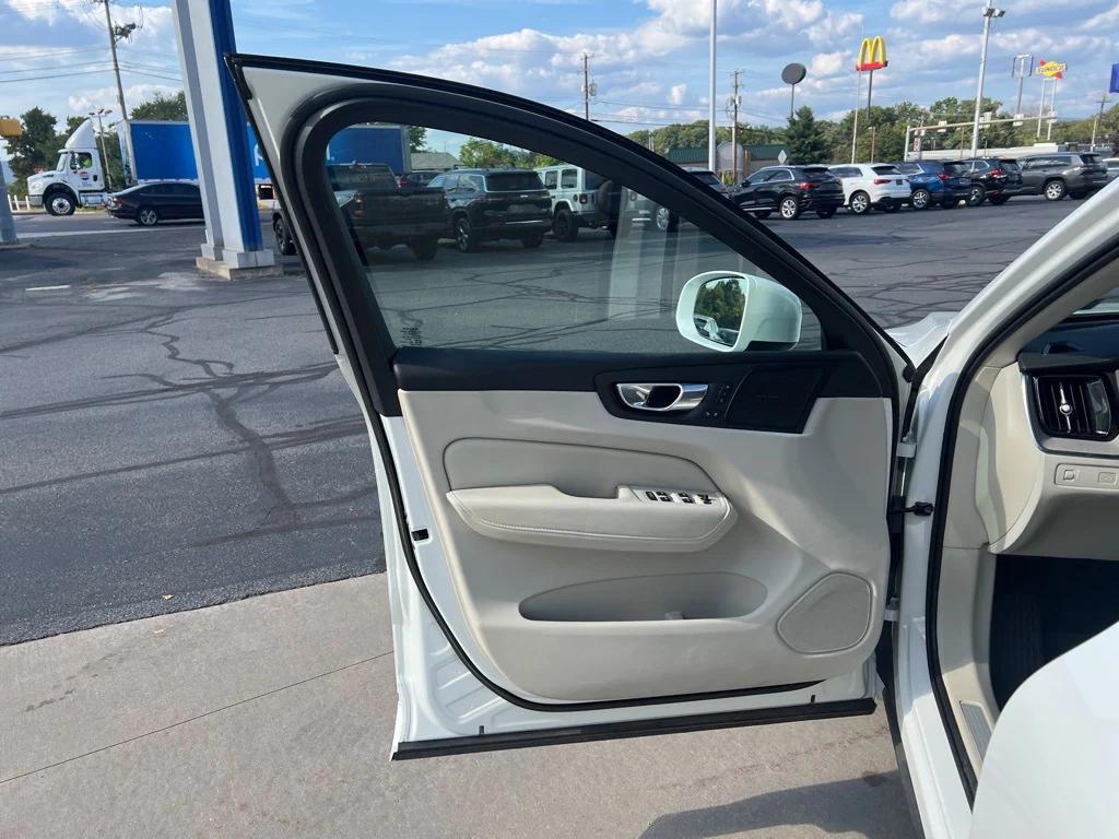 used 2022 Volvo XC60 car, priced at $37,995
