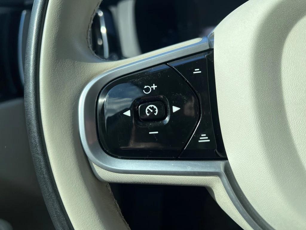used 2022 Volvo XC60 car, priced at $37,995