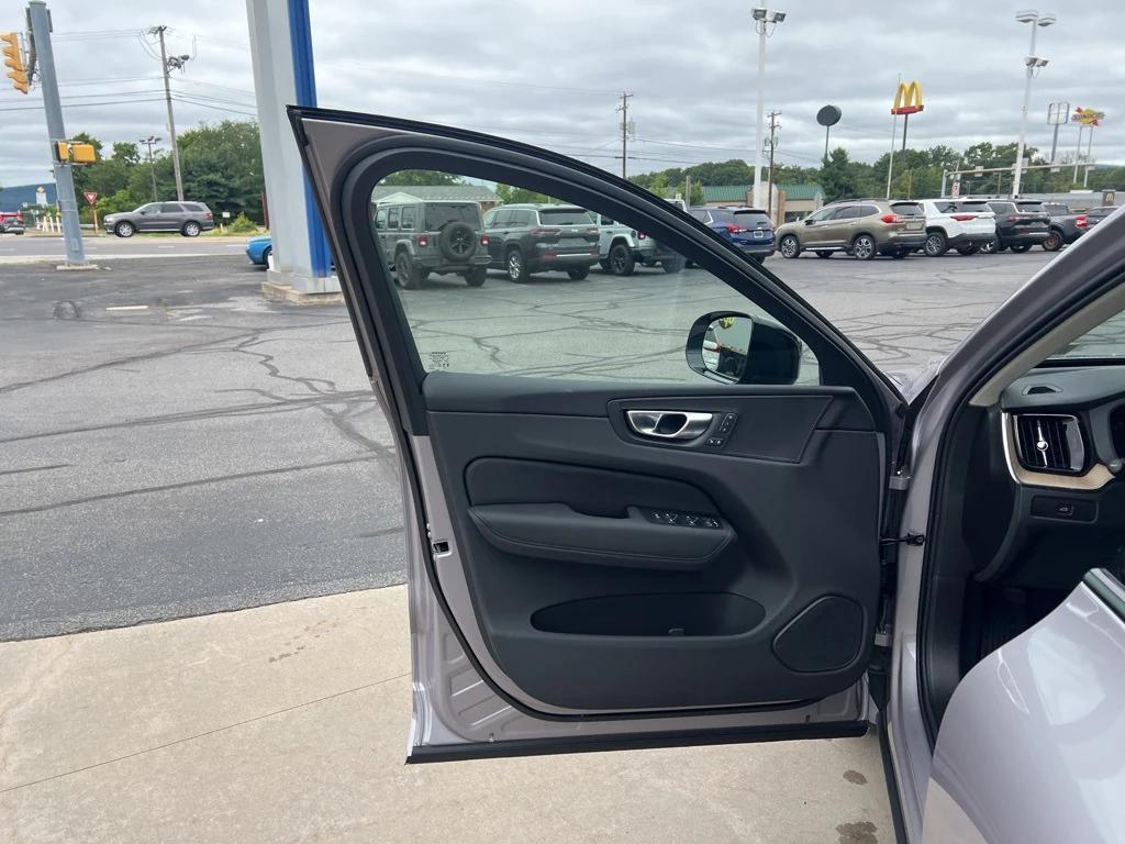 new 2026 Volvo XC60 car, priced at $57,985