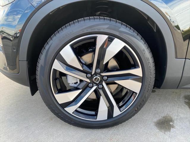 new 2025 Volvo XC40 car, priced at $49,040