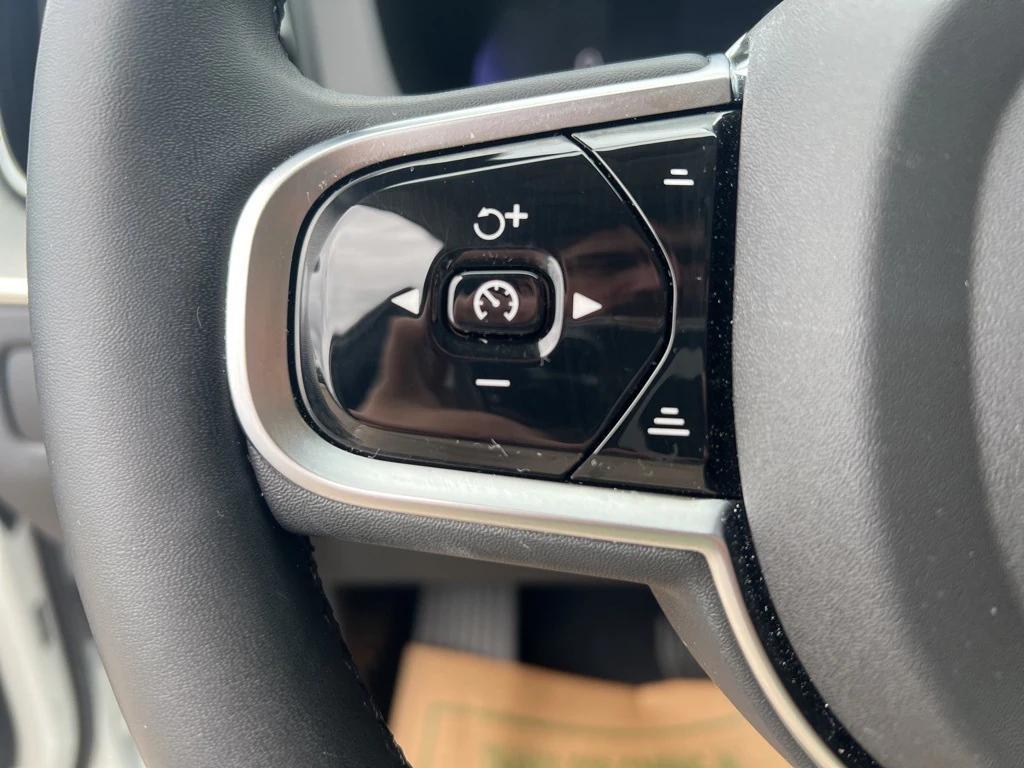 used 2025 Volvo XC60 car, priced at $43,995