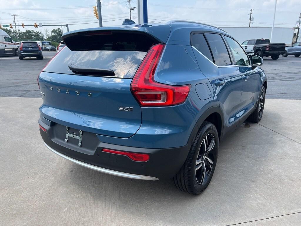 new 2025 Volvo XC40 car, priced at $43,015