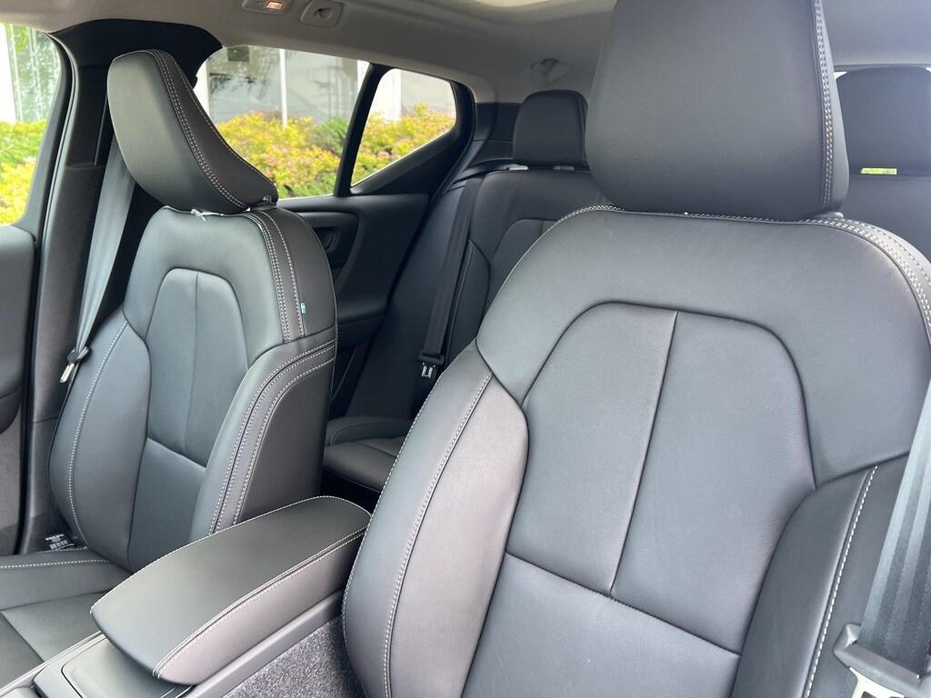 new 2025 Volvo XC40 car, priced at $43,015
