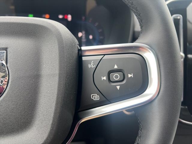 new 2025 Volvo XC40 car, priced at $45,015
