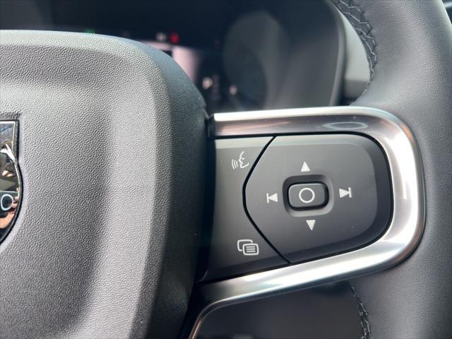 new 2025 Volvo XC40 car, priced at $45,015