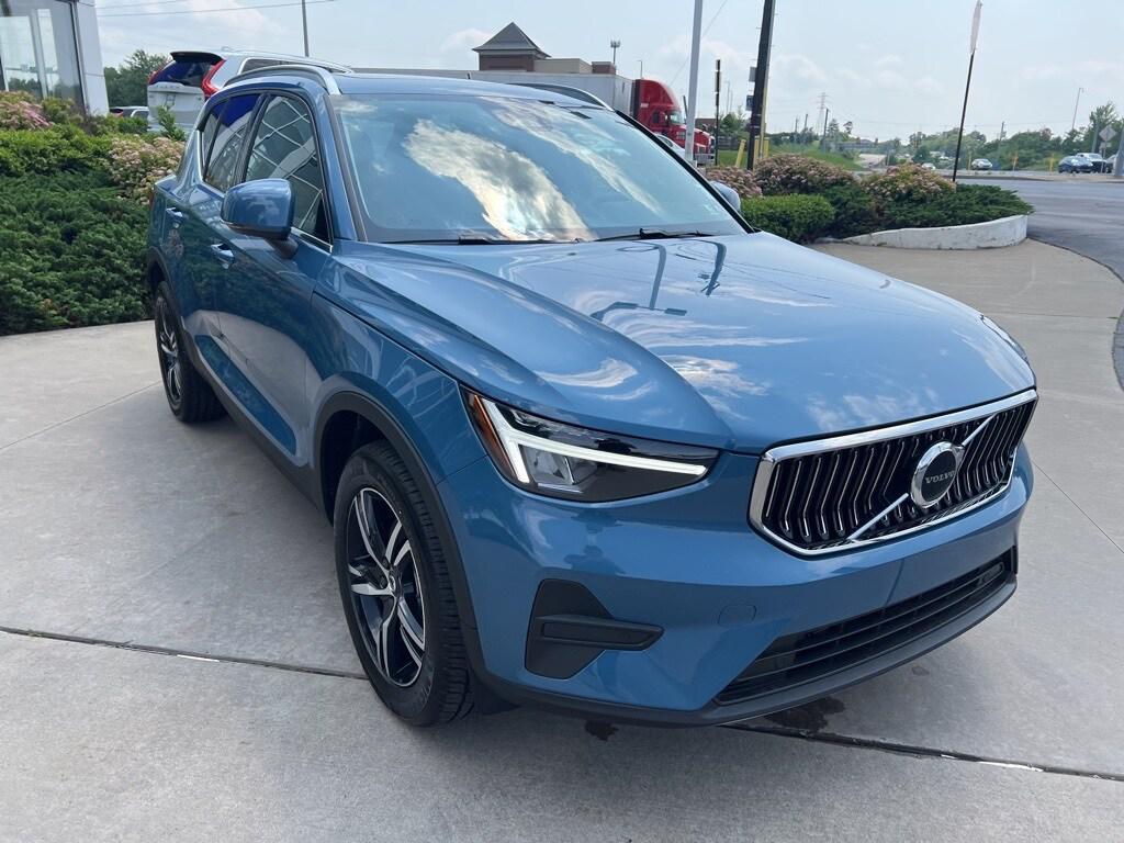 new 2025 Volvo XC40 car, priced at $43,015