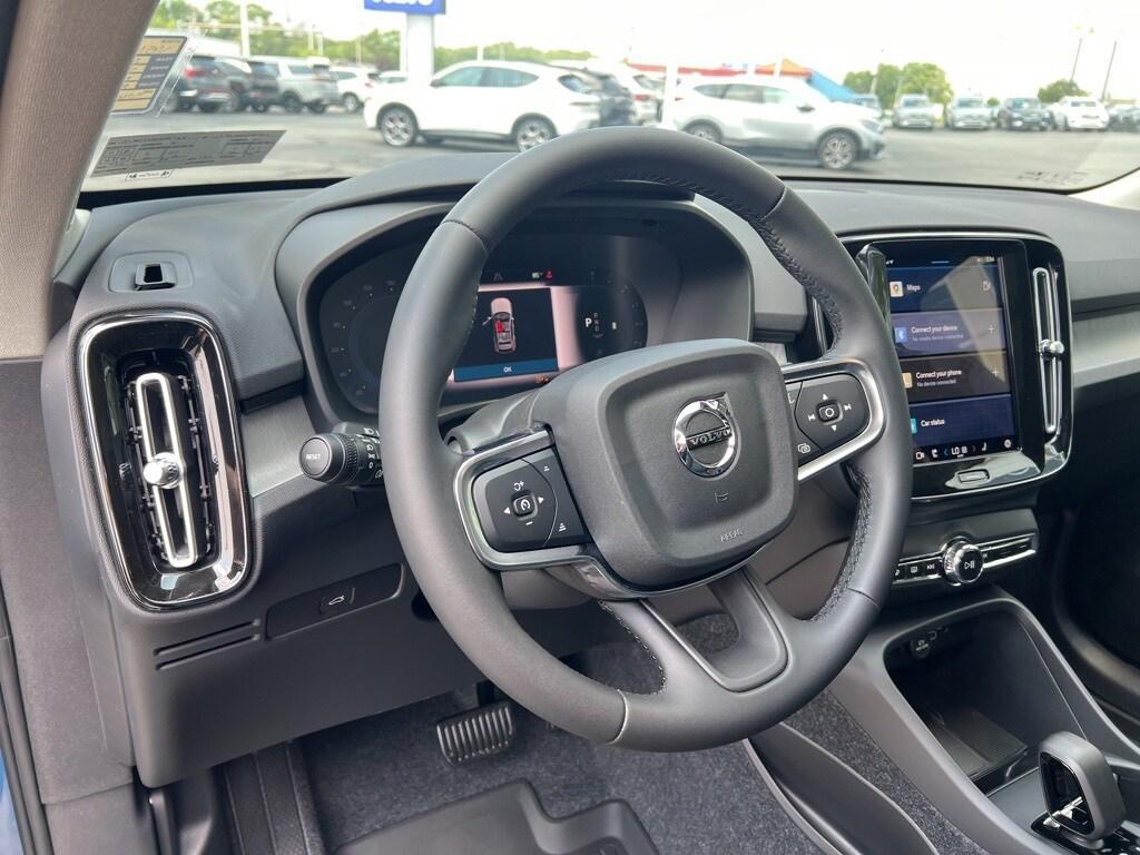 new 2025 Volvo XC40 car, priced at $43,015