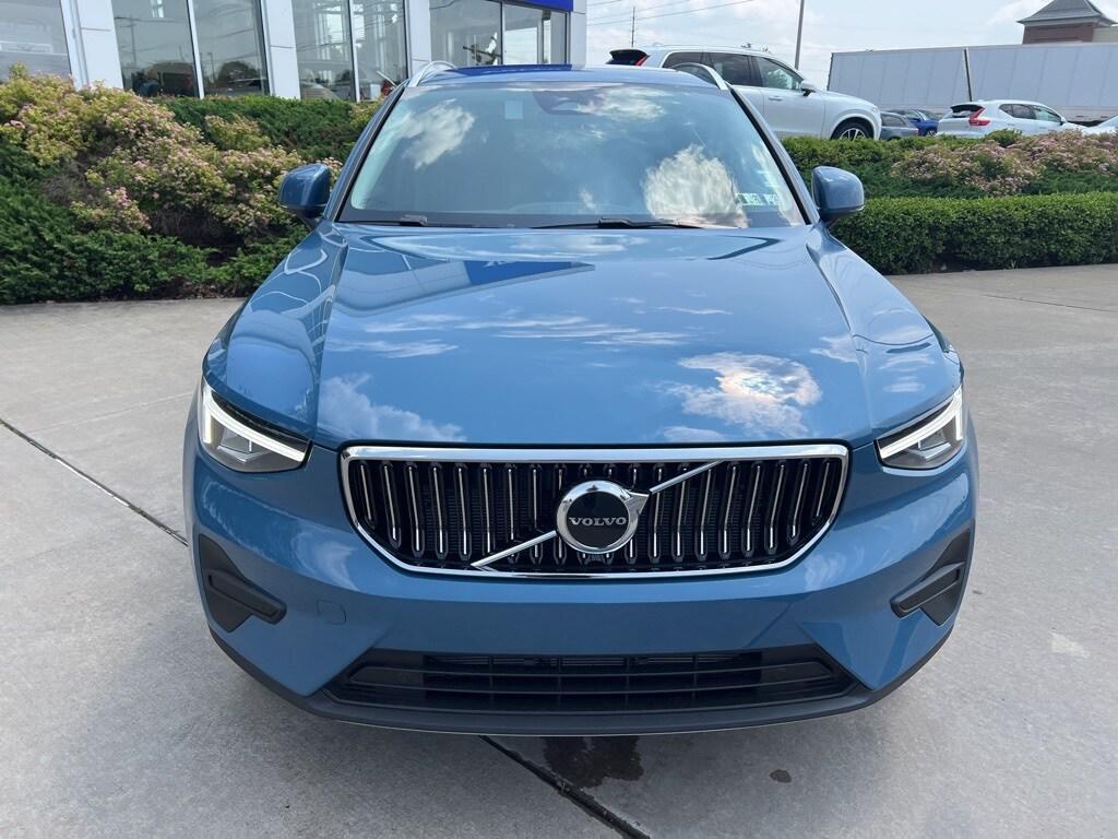 new 2025 Volvo XC40 car, priced at $43,015