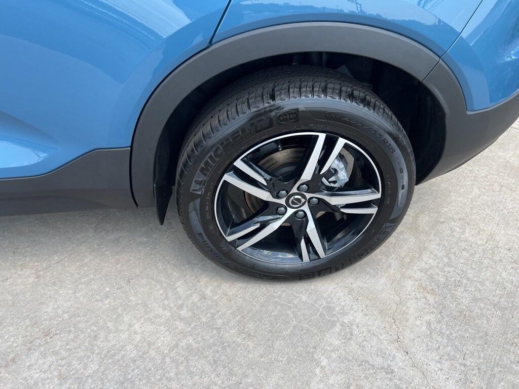 new 2025 Volvo XC40 car, priced at $43,015