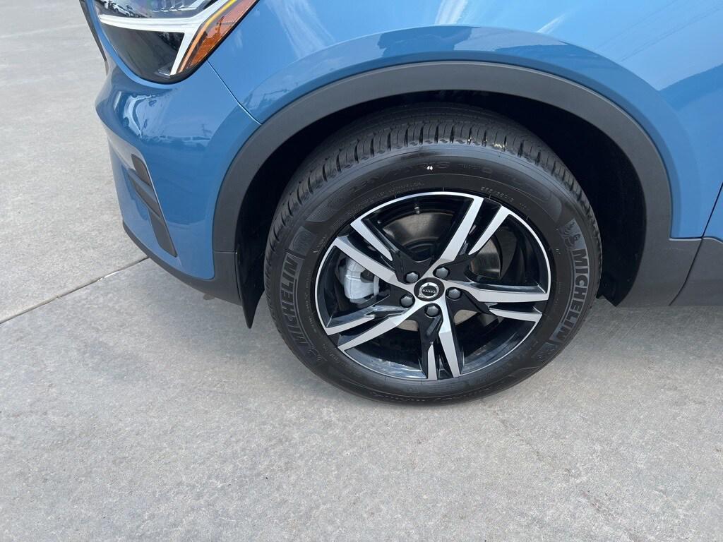 new 2025 Volvo XC40 car, priced at $43,015