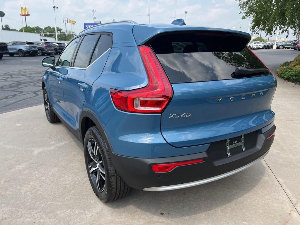 new 2025 Volvo XC40 car, priced at $43,015