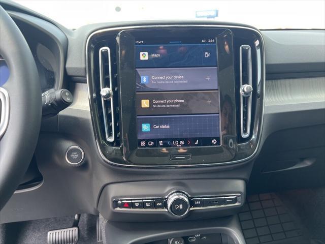 new 2025 Volvo XC40 car, priced at $45,015
