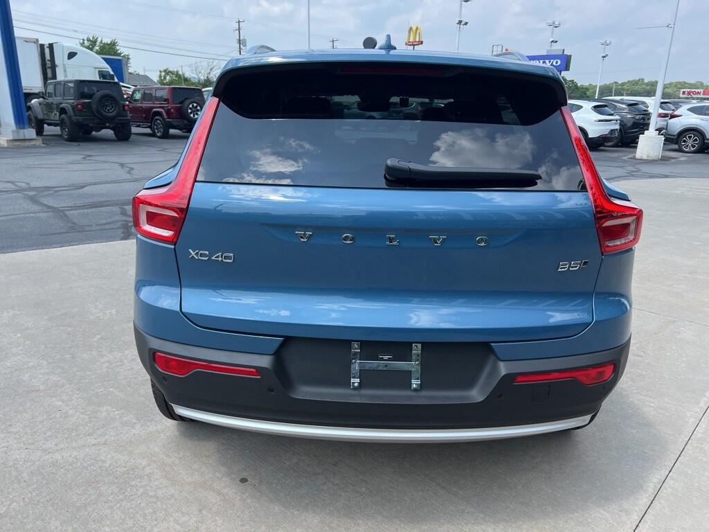 new 2025 Volvo XC40 car, priced at $43,015
