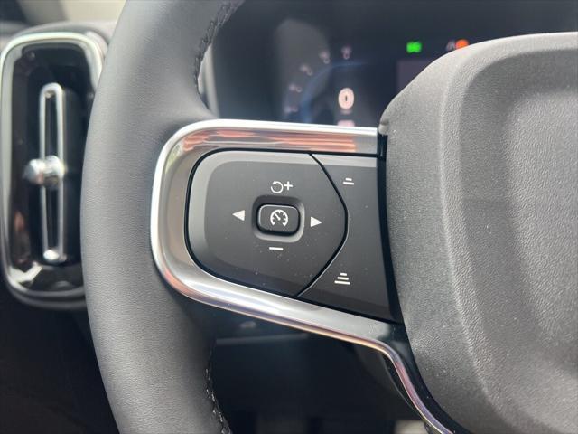 new 2025 Volvo XC40 car, priced at $49,810