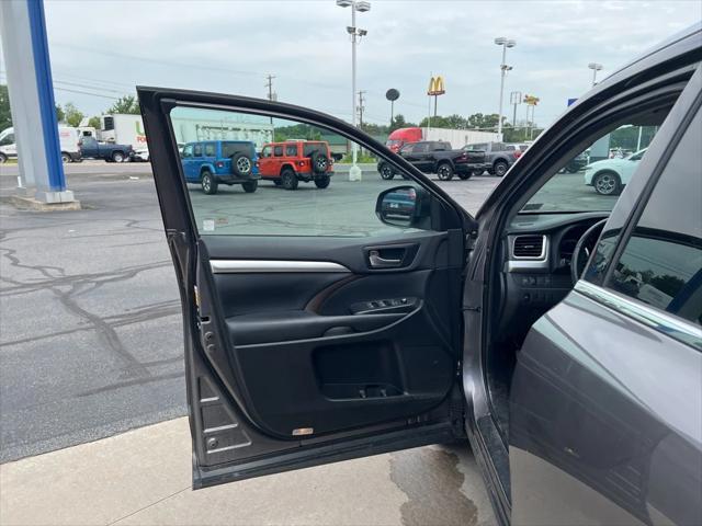 used 2019 Toyota Highlander car, priced at $26,995