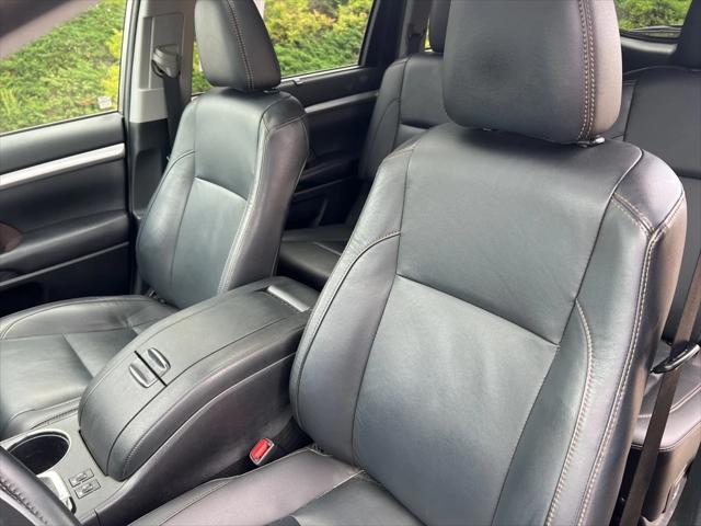 used 2019 Toyota Highlander car, priced at $26,995