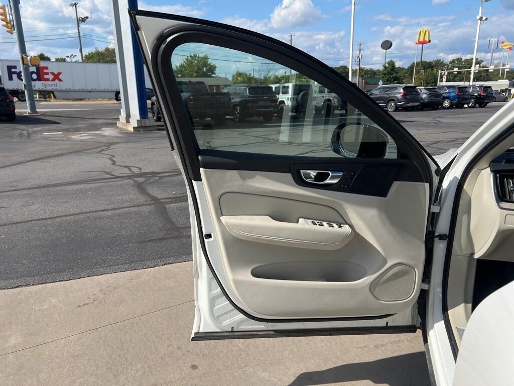 used 2023 Volvo XC60 car, priced at $30,995