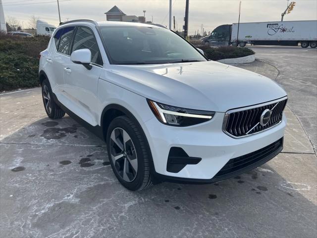 new 2025 Volvo XC40 car, priced at $46,015